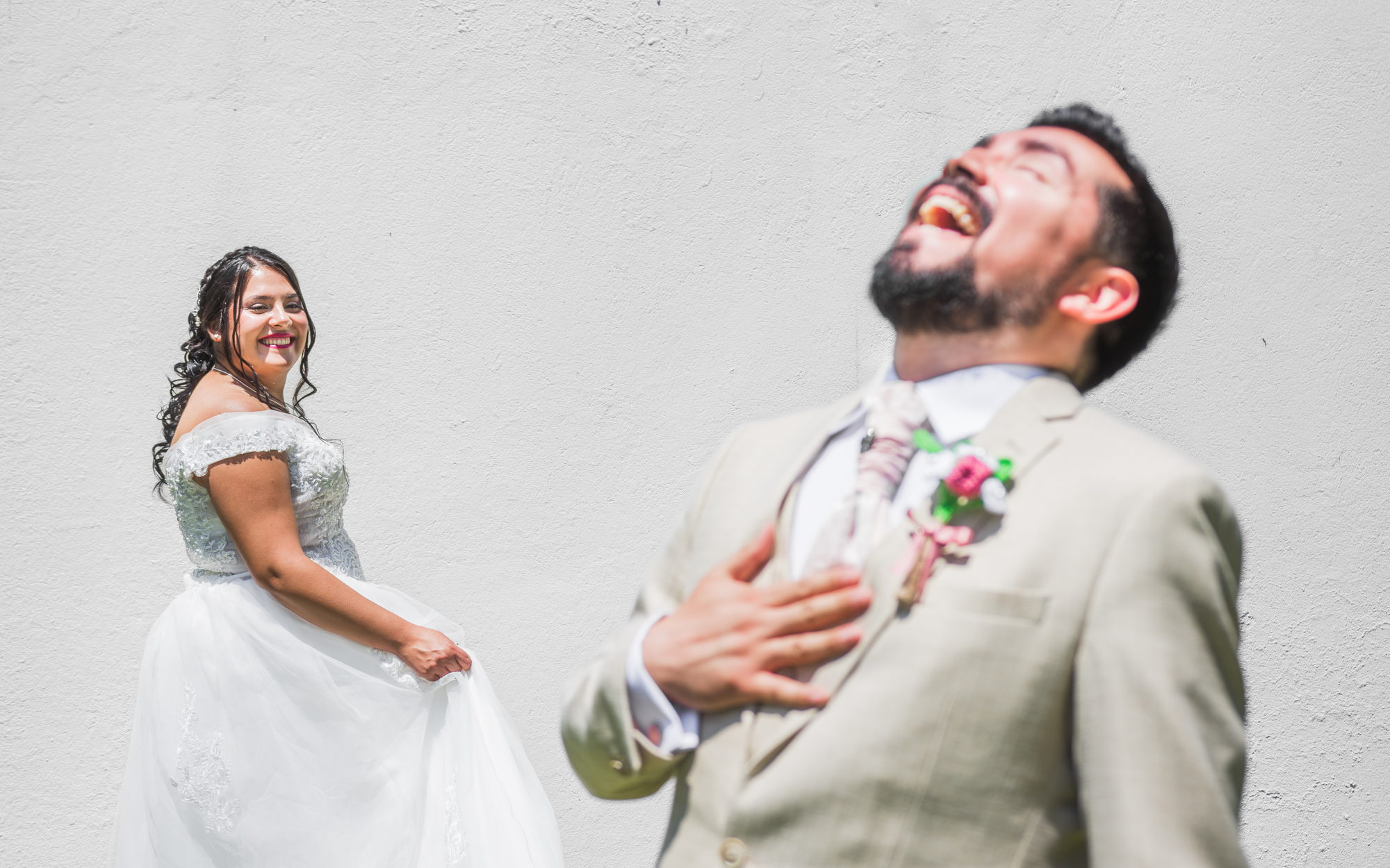 Novio riendo a carcajadas el día de su matrimonio, Santiago